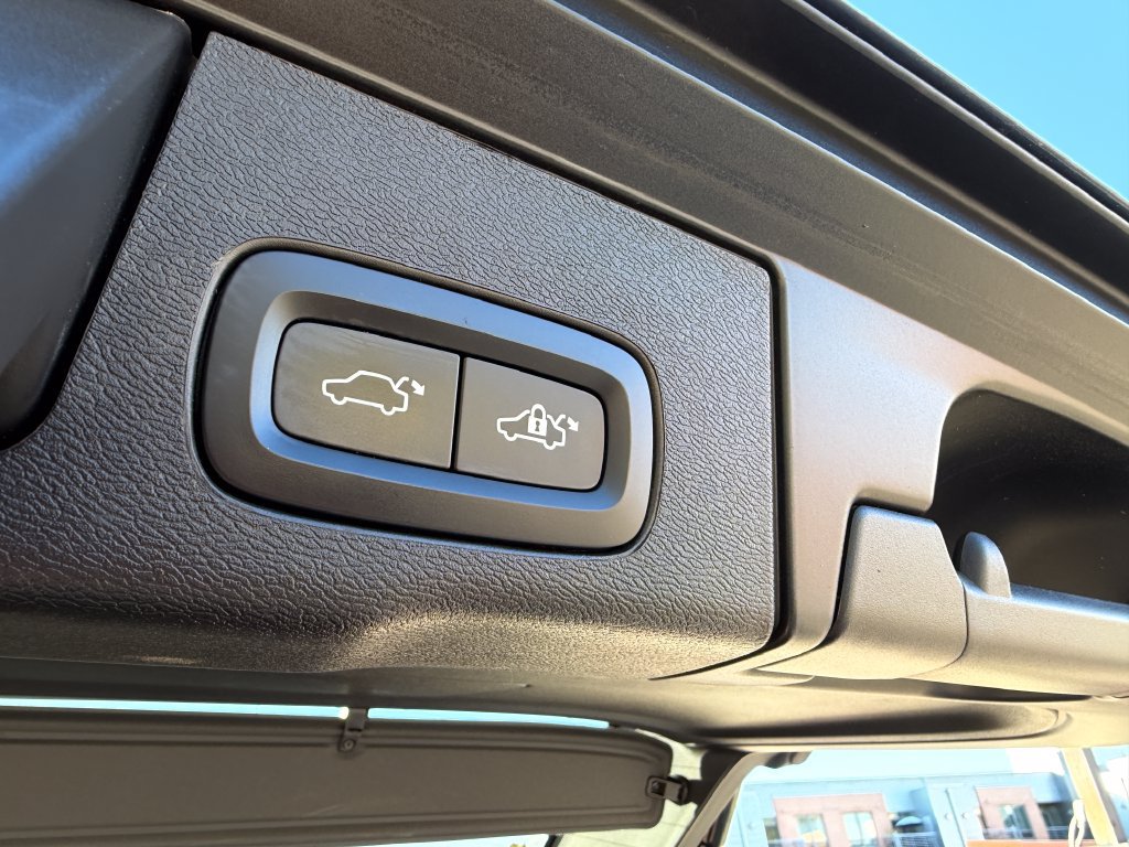 Certified 2024 Volvo XC60 T8 Ultimate w/ Protection Package Premier AWD/4WD image 33