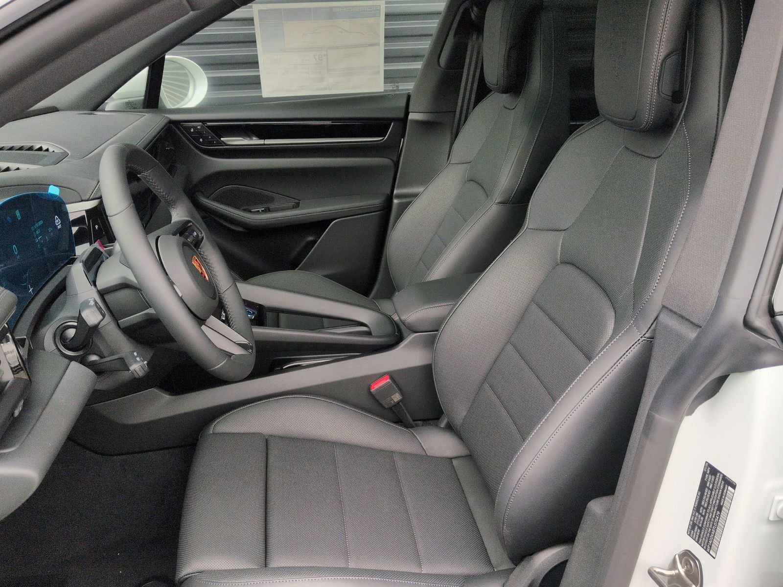 Used 2026 Porsche Macan Electric image 3