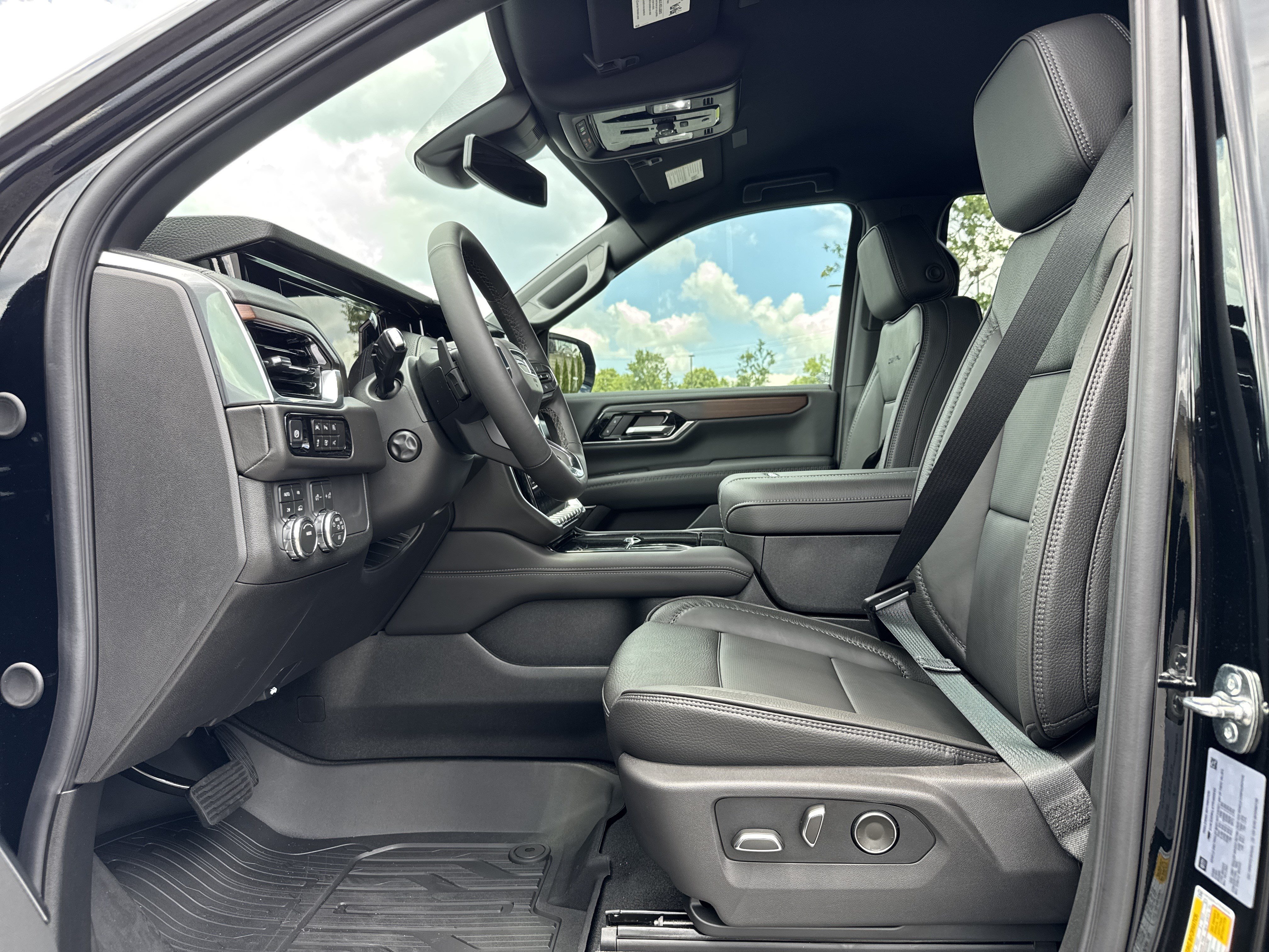 New 2026 GMC Yukon Denali AWD/4WD image 16