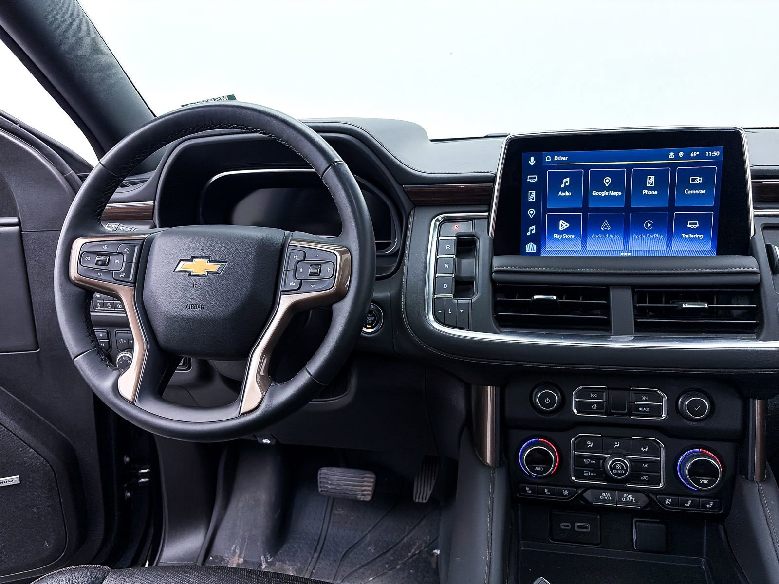 Used 2024 Chevrolet Suburban High Country AWD/4WD image 7