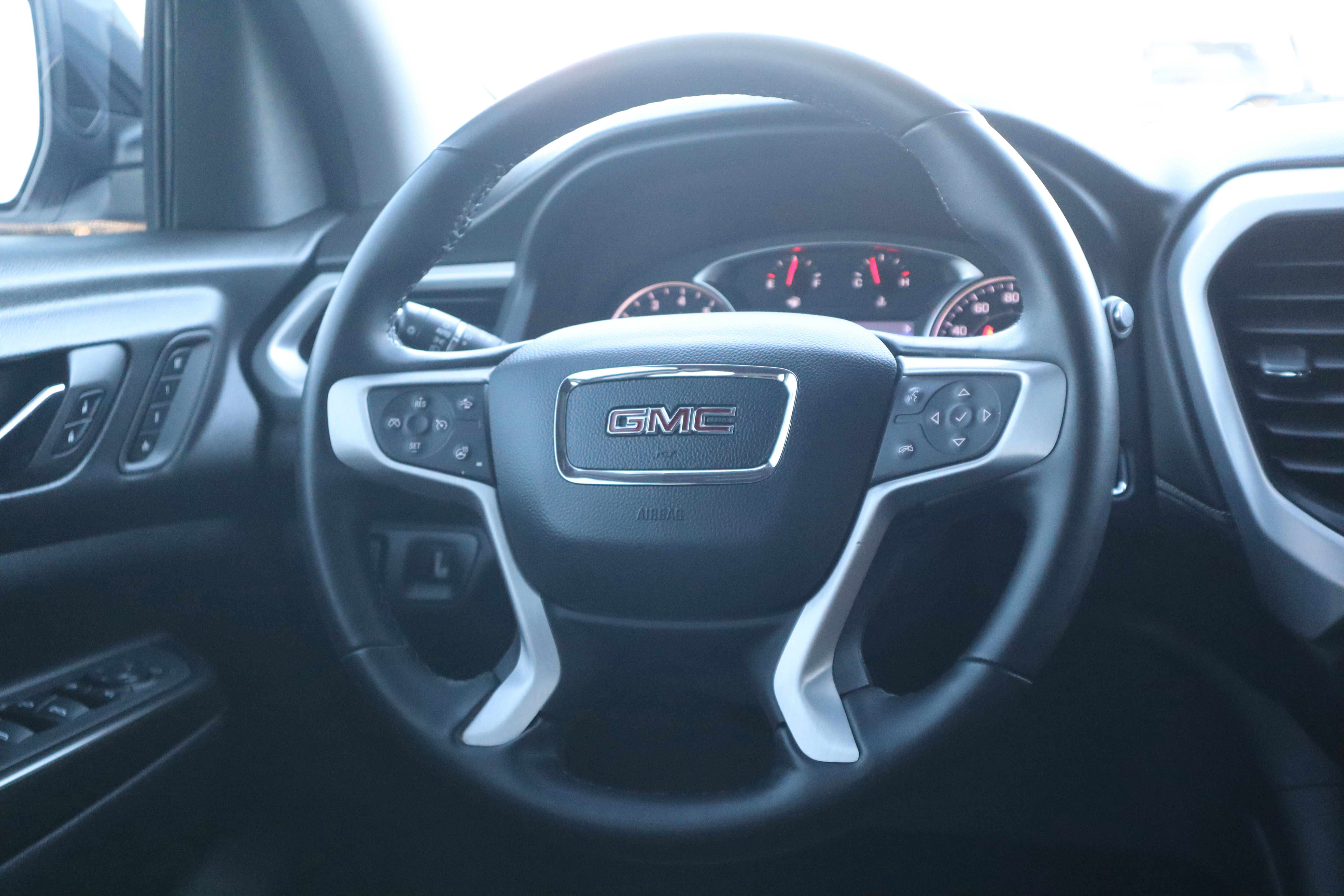 Used 2023 GMC Acadia SLT w/ Elevation Edition image 14