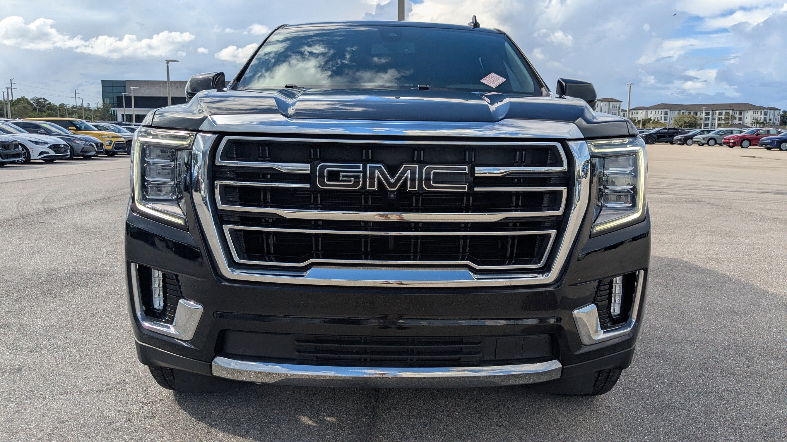 Used 2022 GMC Yukon SLT w/ SLT Premium Package image 10