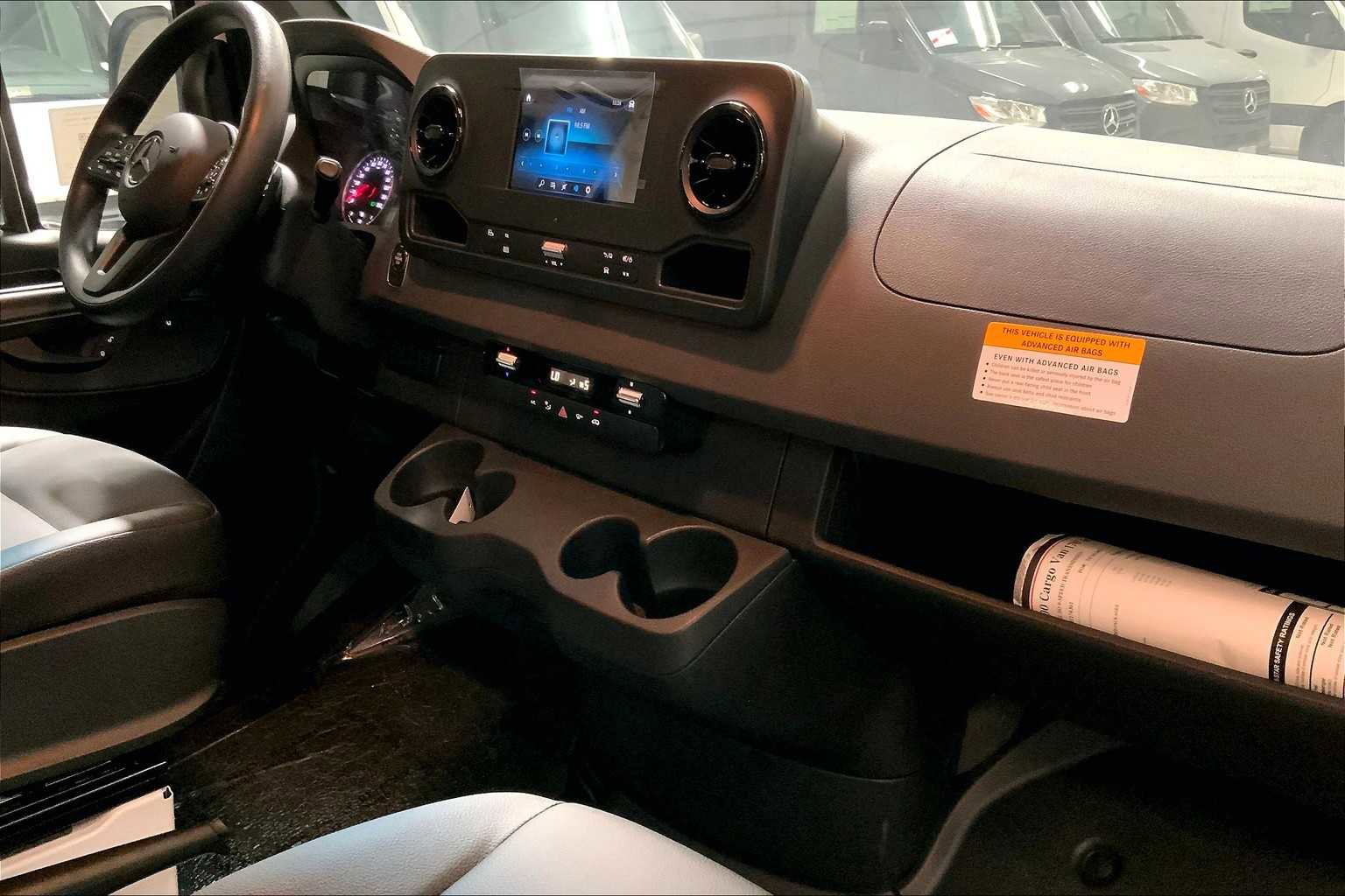 Used 2024 Mercedes-Benz Sprinter 2500 image 11