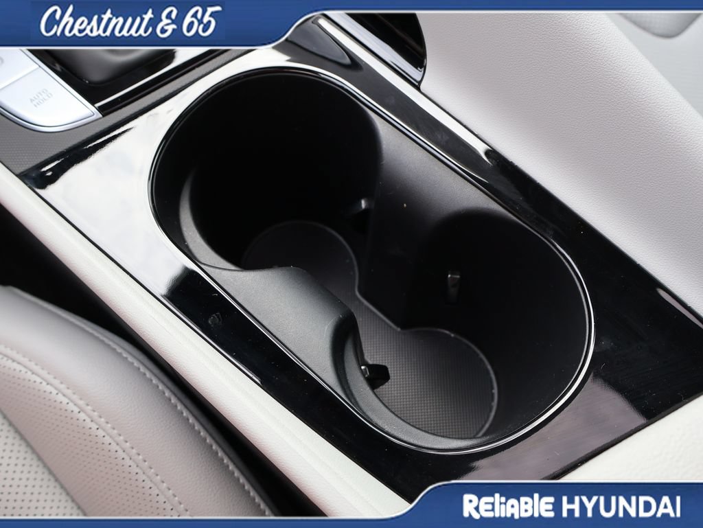 Certified 2025 Hyundai Elantra Limited FWD image 40