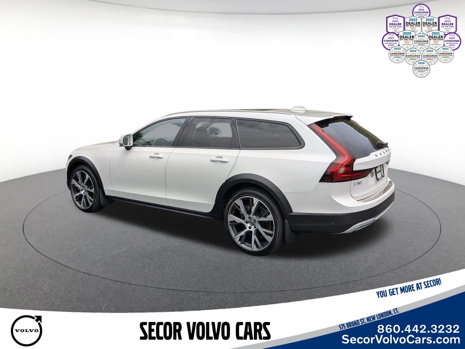 Used 2025 Volvo V90 B6 Cross Country Ultra AWD/4WD image 9