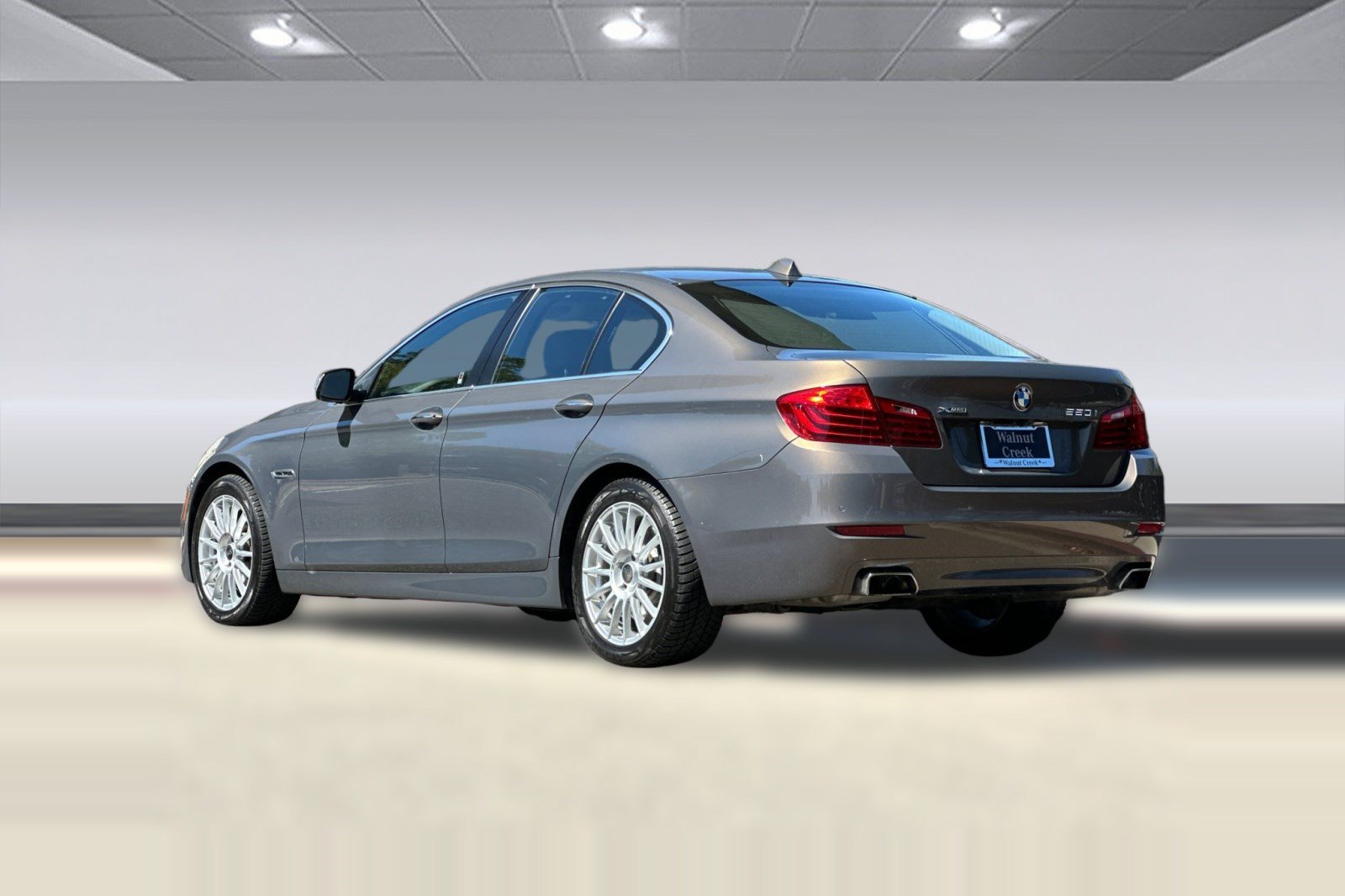 Used 2015 BMW 550i xDrive Sedan AWD/4WD image 3