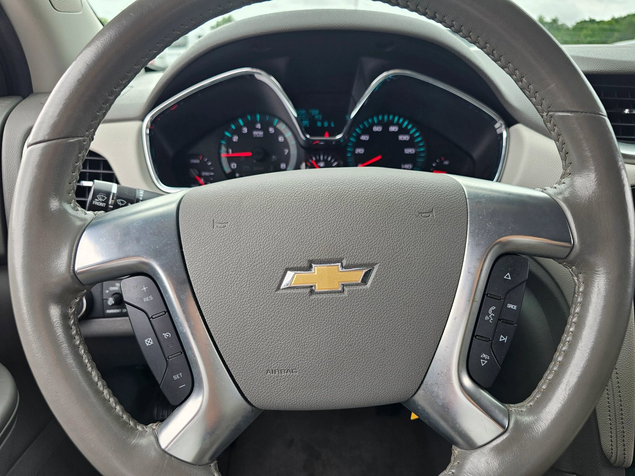 Used 2015 Chevrolet Traverse LT w/ Style and Technology Package FWD image 11