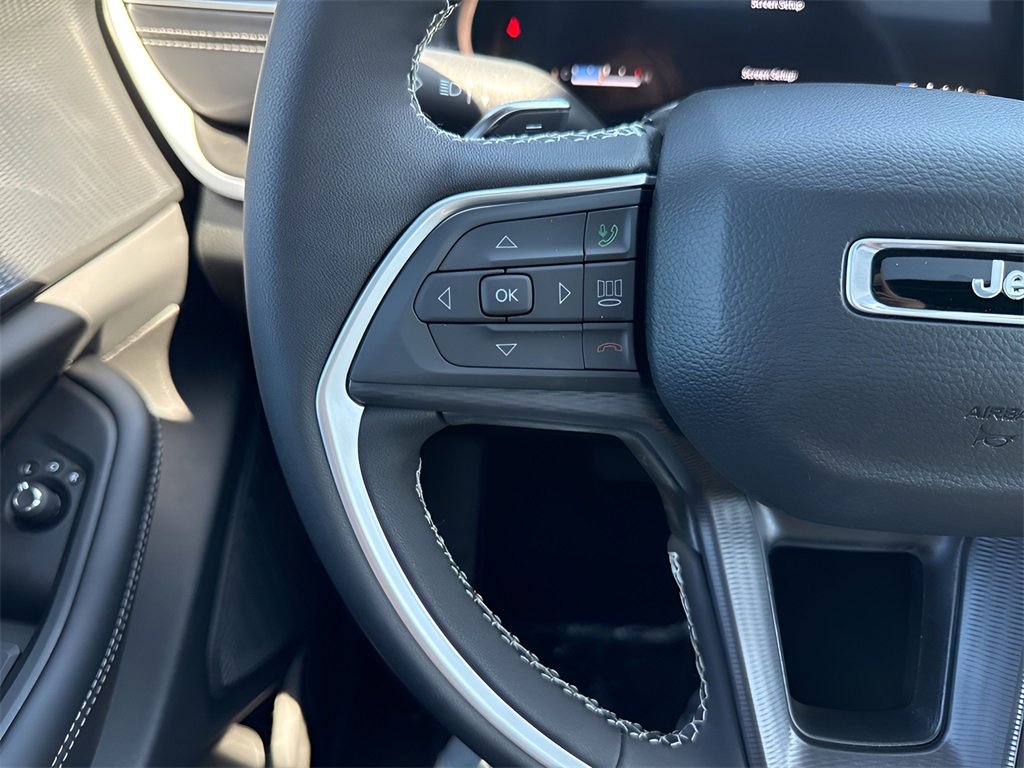 New 2025 Jeep Grand Cherokee L Altitude image 29