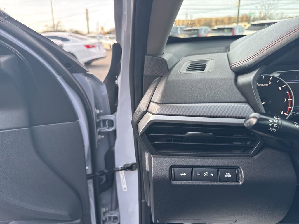 Used 2024 Nissan Altima 2.5 SR image 13