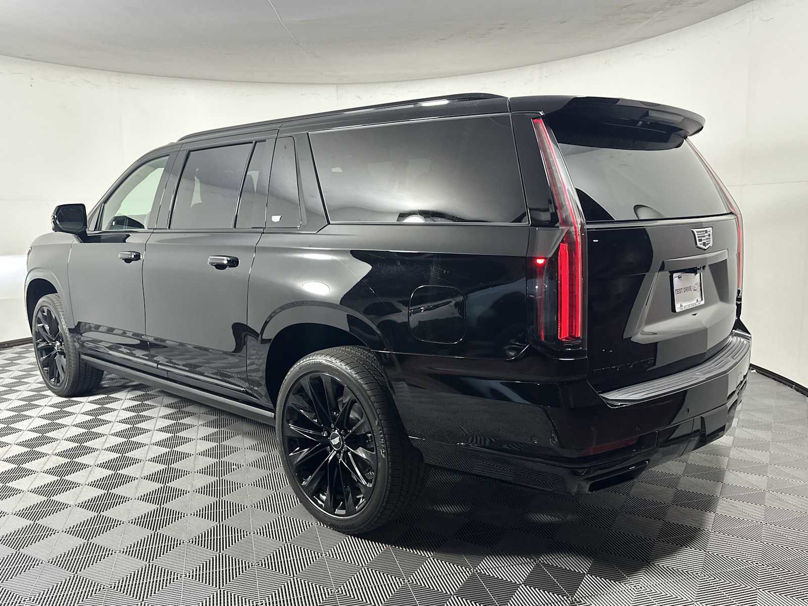 Used 2026 Cadillac Escalade ESV Platinum Sport AWD/4WD image 5