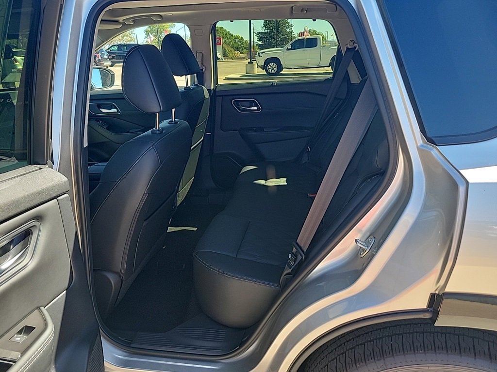 New 2026 Nissan Rogue Platinum image 12