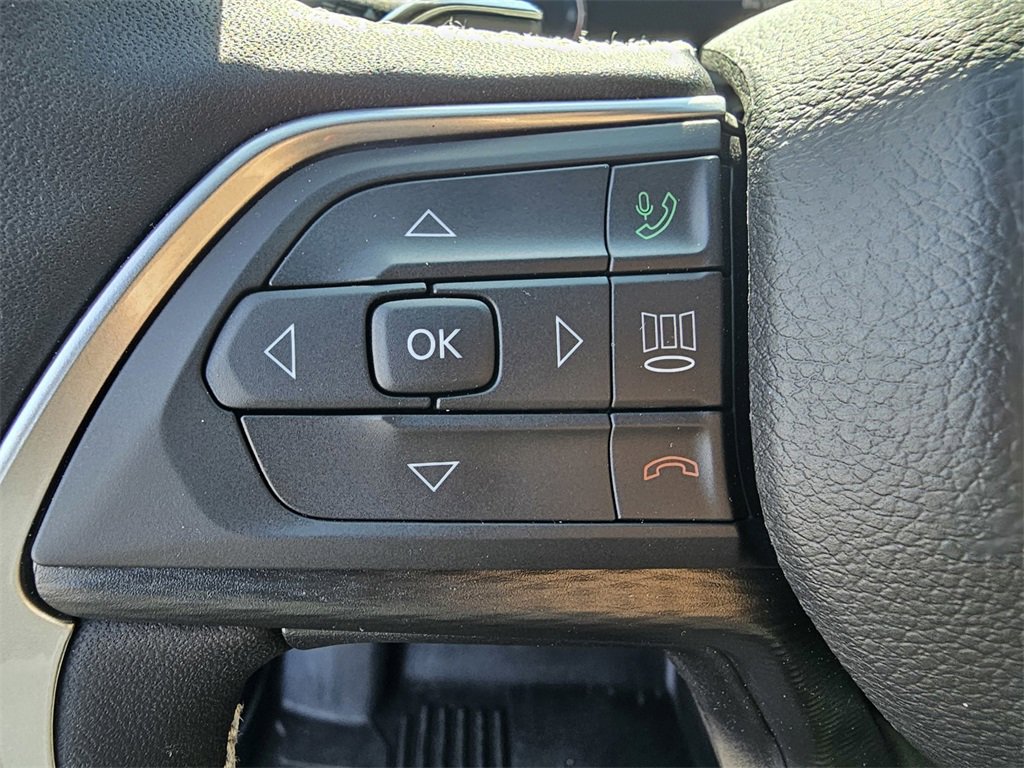 Used 2025 Jeep Grand Cherokee Laredo X w/ Luxury Tech Group I image 20