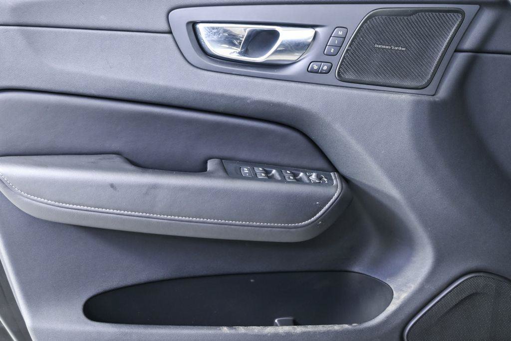 Certified 2023 Volvo XC60 B5 Ultimate AWD/4WD image 8