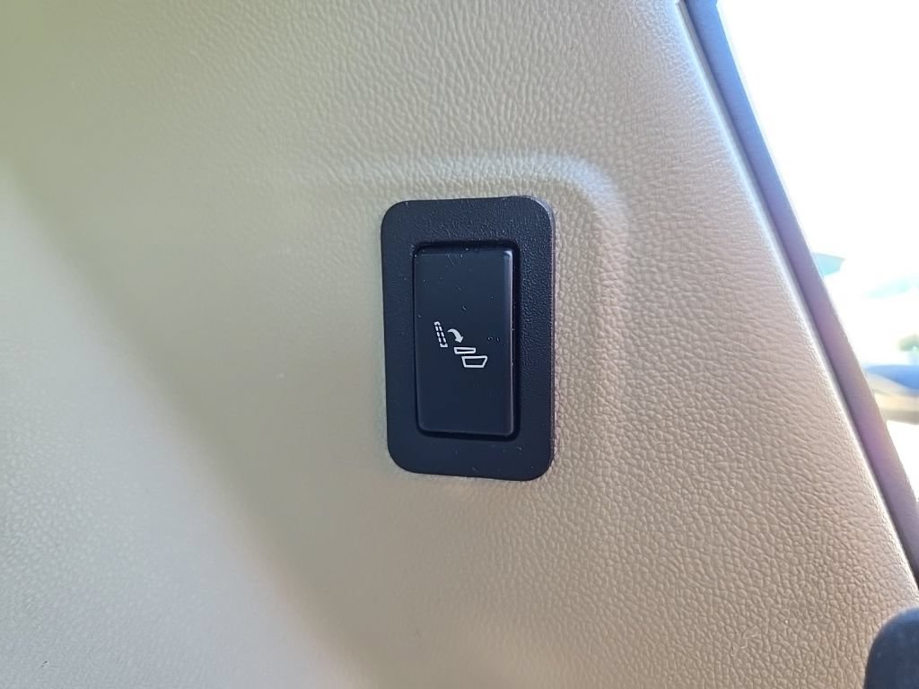 Used 2024 Cadillac Escalade Premium Luxury AWD/4WD image 52