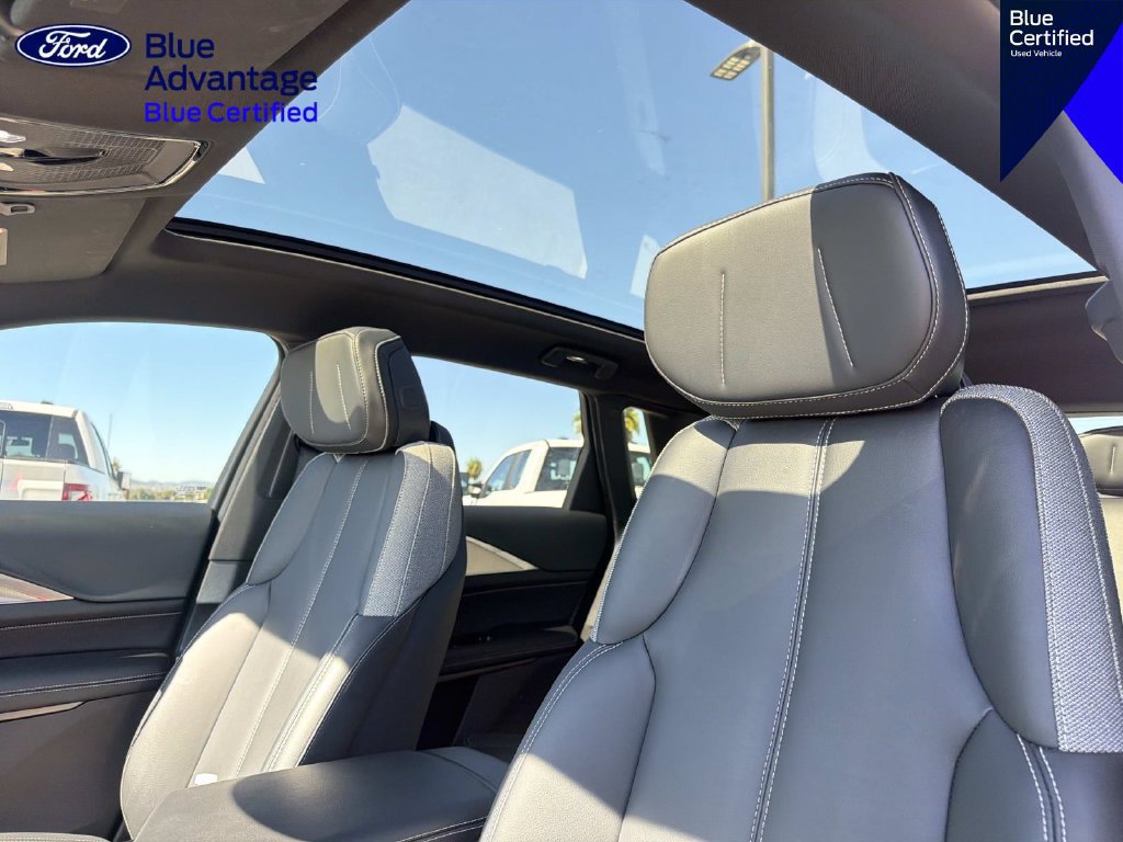 Used 2024 Cadillac Lyriq Tech RWD image 17