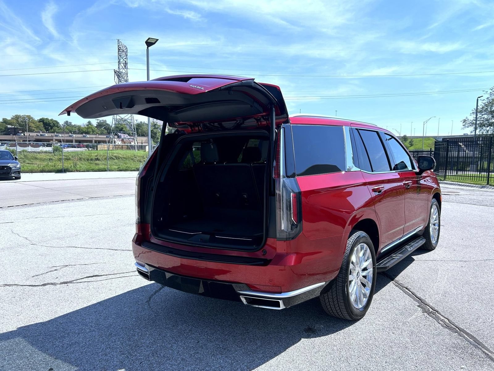 Certified 2024 Cadillac Escalade Premium Luxury w/ Performance Package AWD/4WD image 18