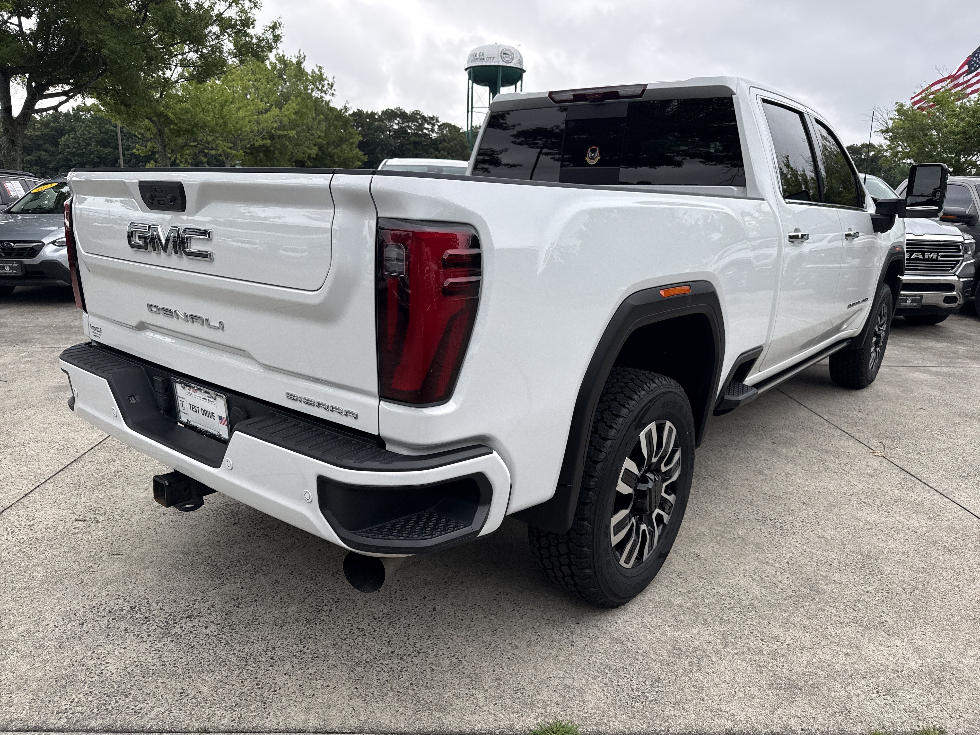 Used 2024 GMC Sierra 2500 Denali Ultimate AWD/4WD image 7