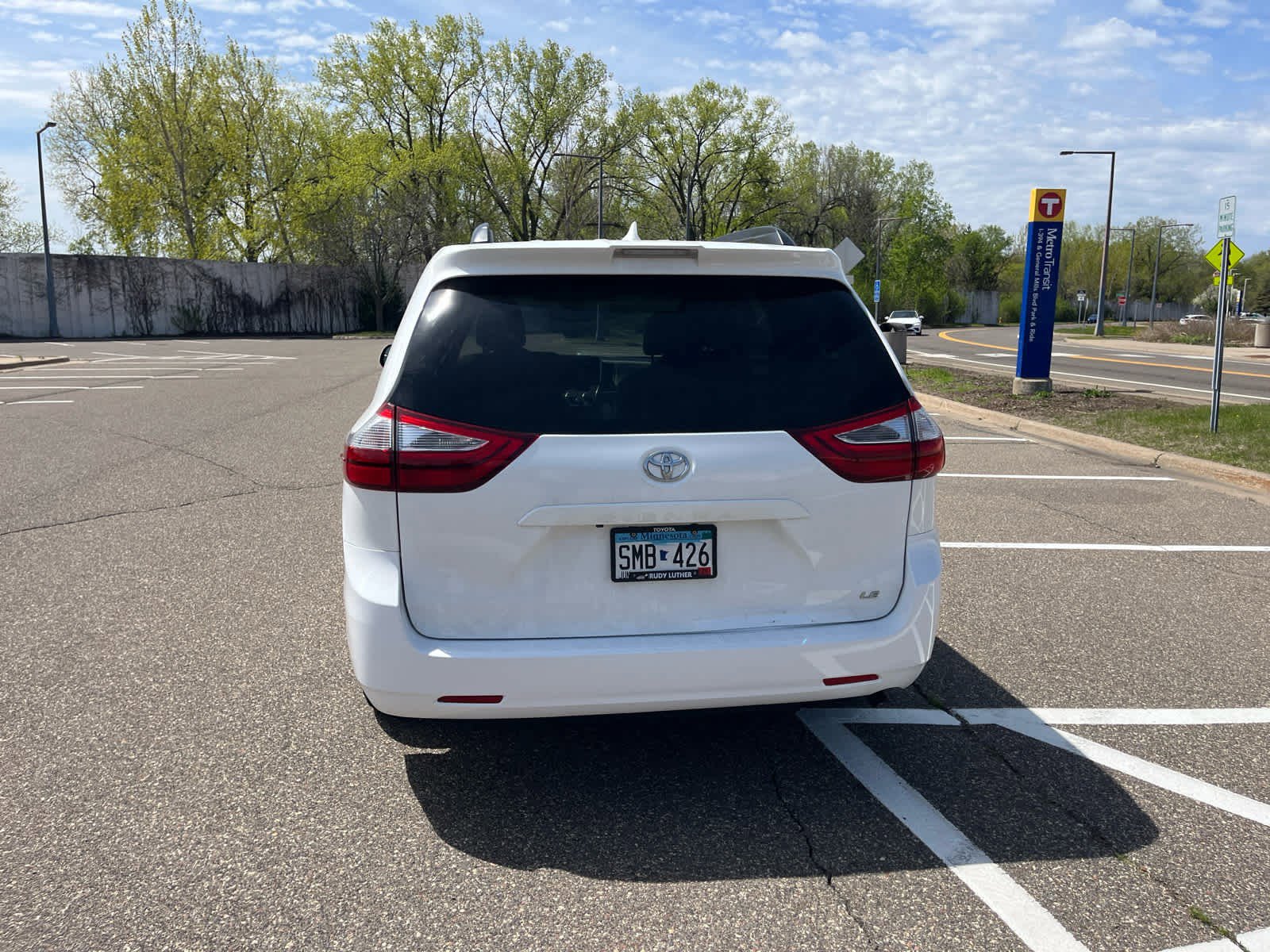 Used 2018 Toyota Sienna LE w/ Carpet Mat Package FWD image 5