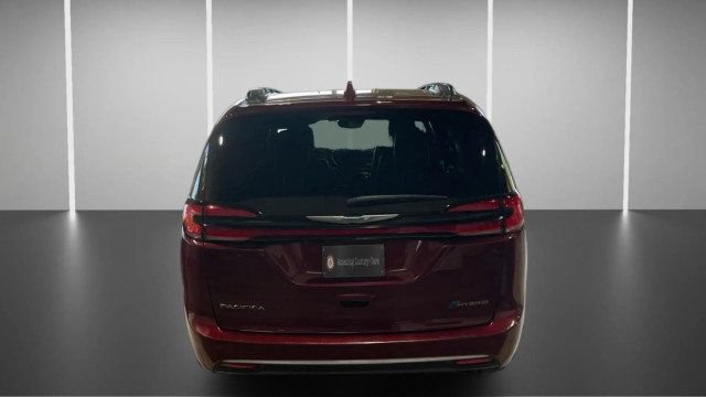 Used 2021 Chrysler Pacifica Pinnacle FWD image 9