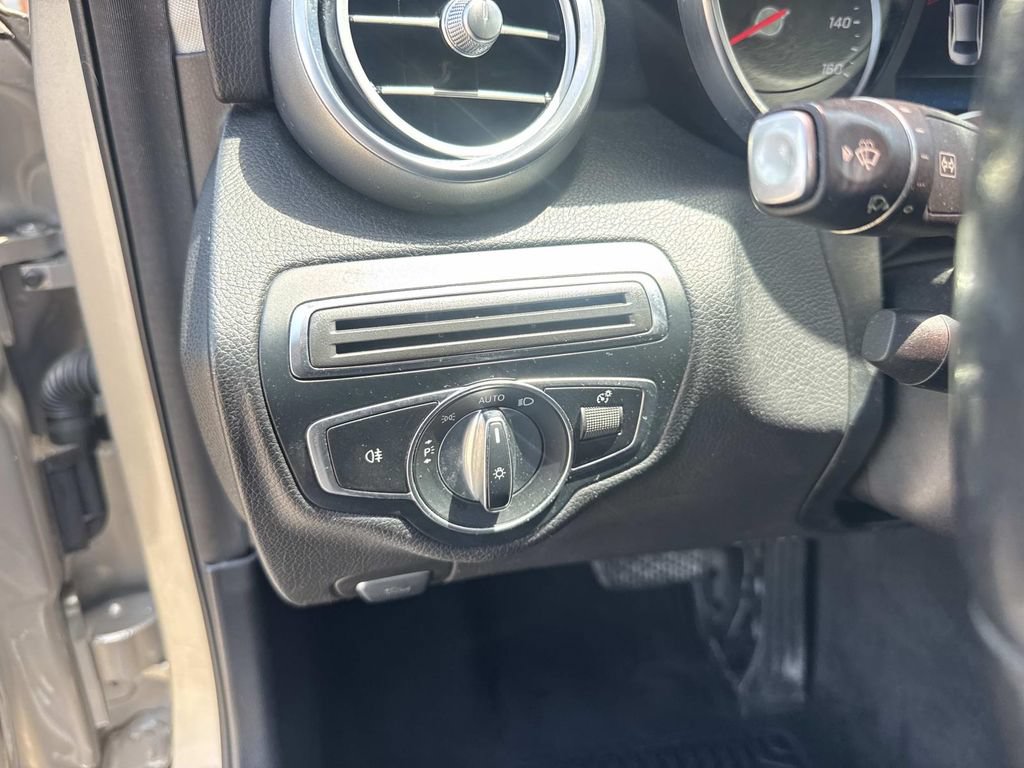 Used 2019 Mercedes-Benz C 300 Sedan image 23