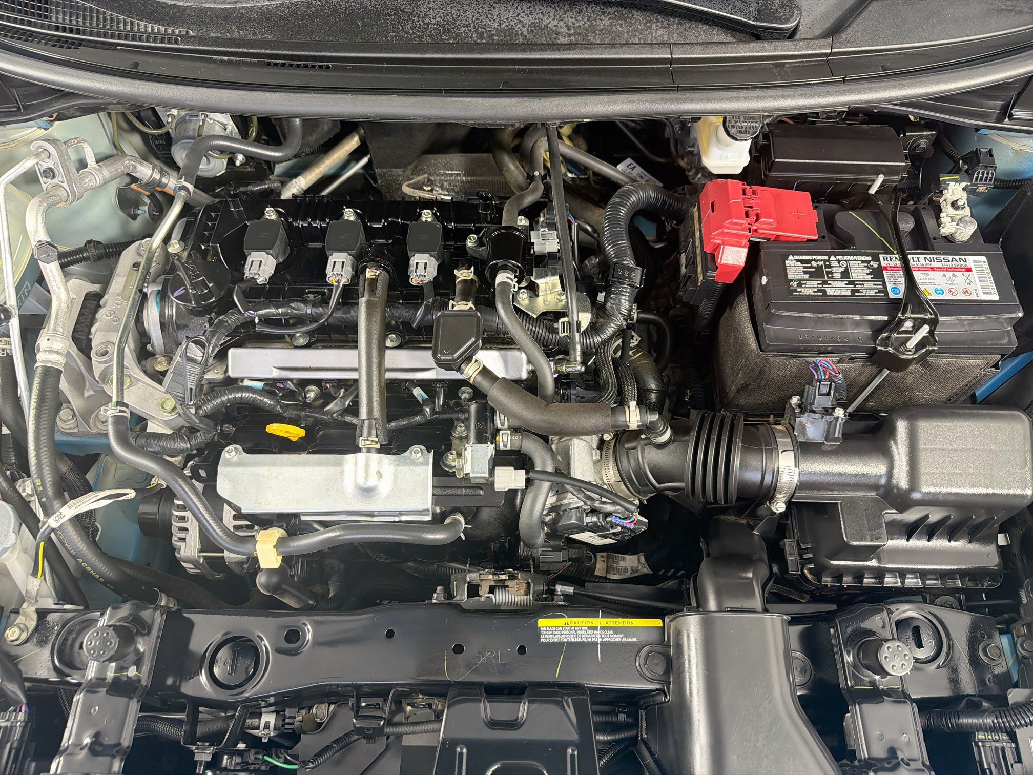 Used 2025 Nissan Versa SR FWD image 31