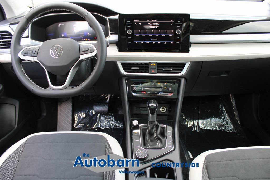 Certified 2025 Volkswagen Taos SE AWD/4WD image 18
