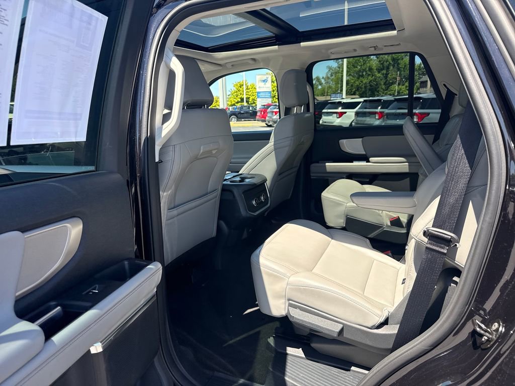 Used 2025 Ford Expedition Active AWD/4WD image 17