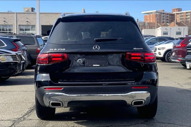 Used 2026 Mercedes-Benz GLB 250 4MATIC image 3