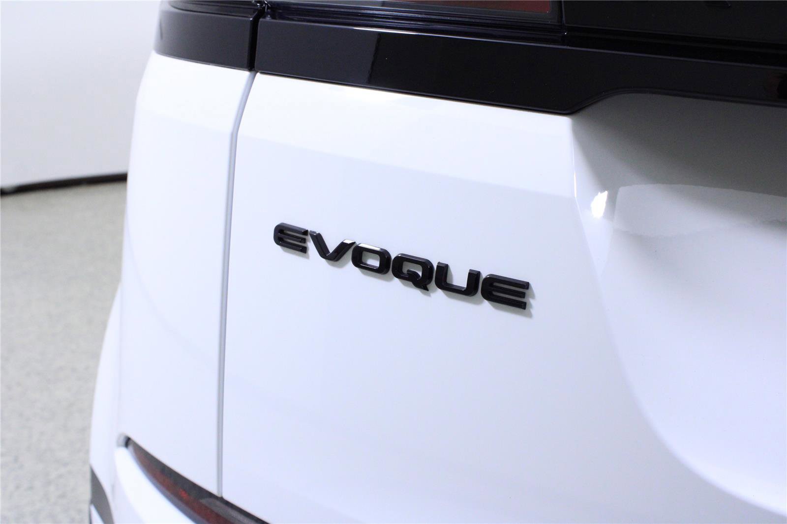 Used 2026 Land Rover Range Rover Evoque S AWD/4WD image 9