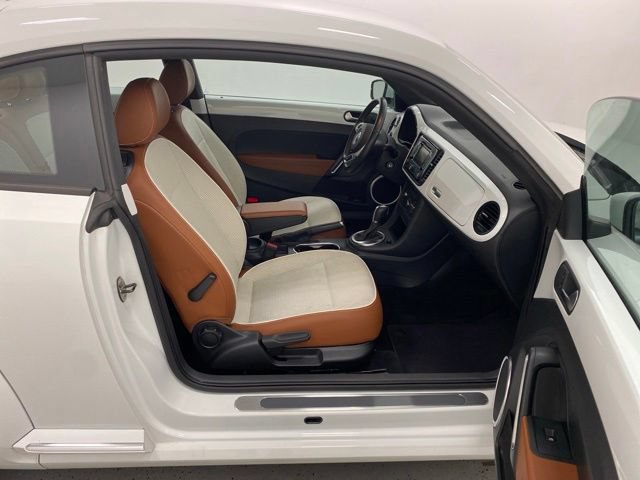 Used 2015 Volkswagen Beetle 1.8T Classic FWD image 26
