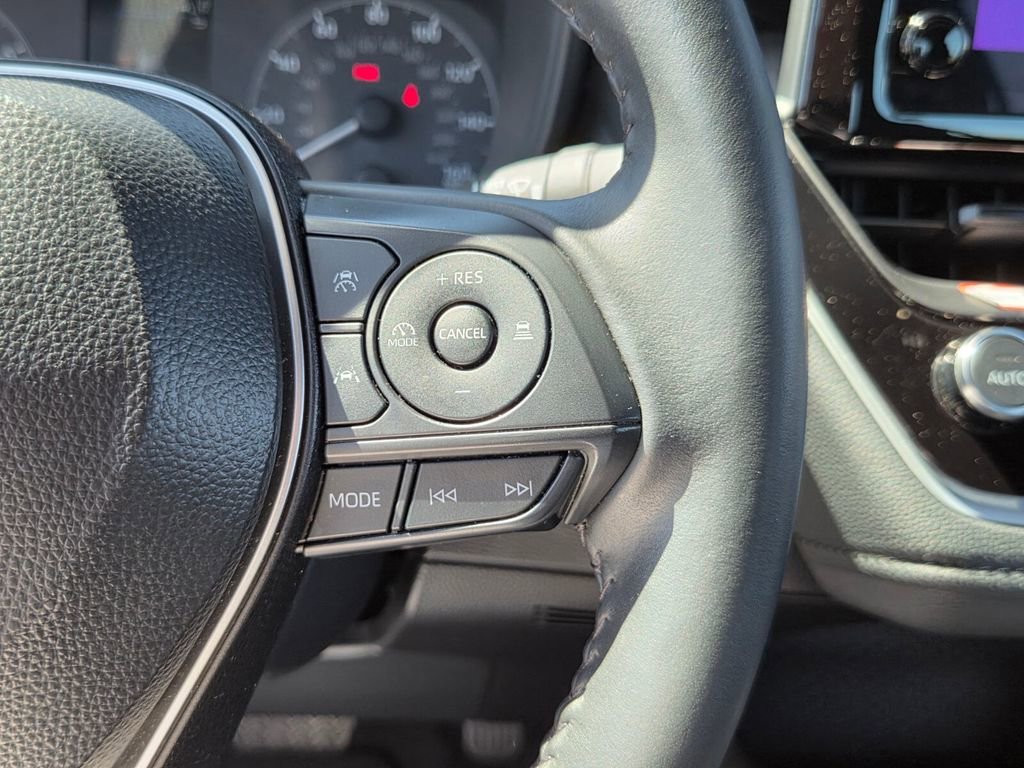 Certified 2025 Toyota Corolla SE image 22