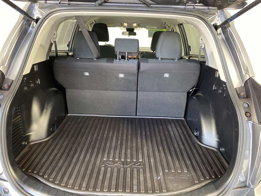 Used 2018 Toyota RAV4 LE w/ All Weather Liner Package AWD/4WD image 8