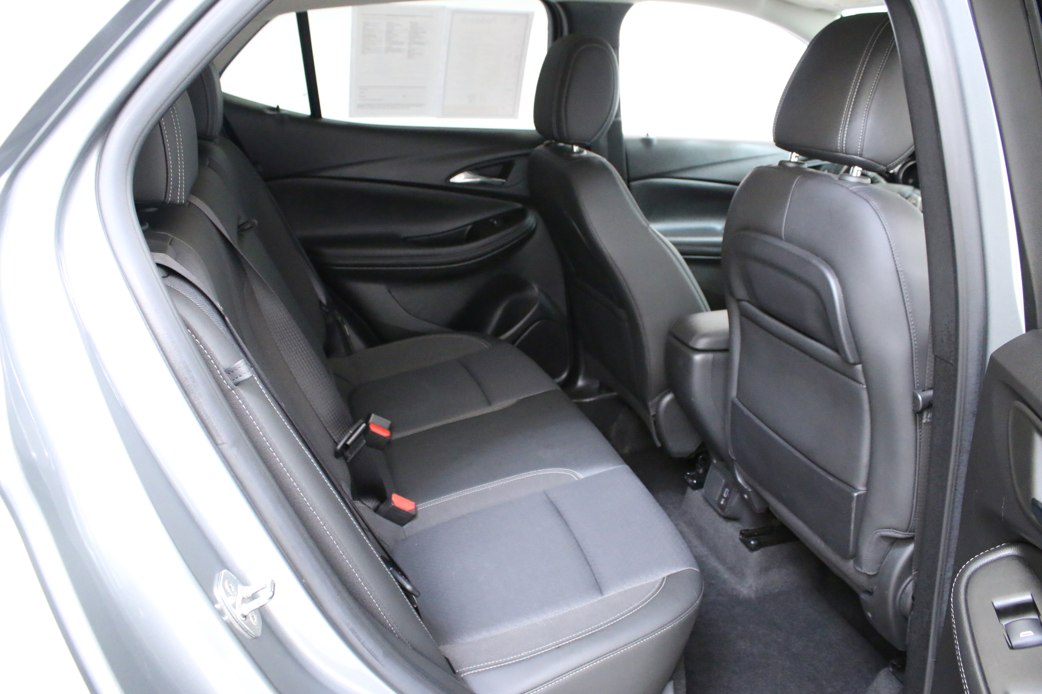 Used 2023 Buick Encore GX Select w/ Sport Touring Package FWD image 29