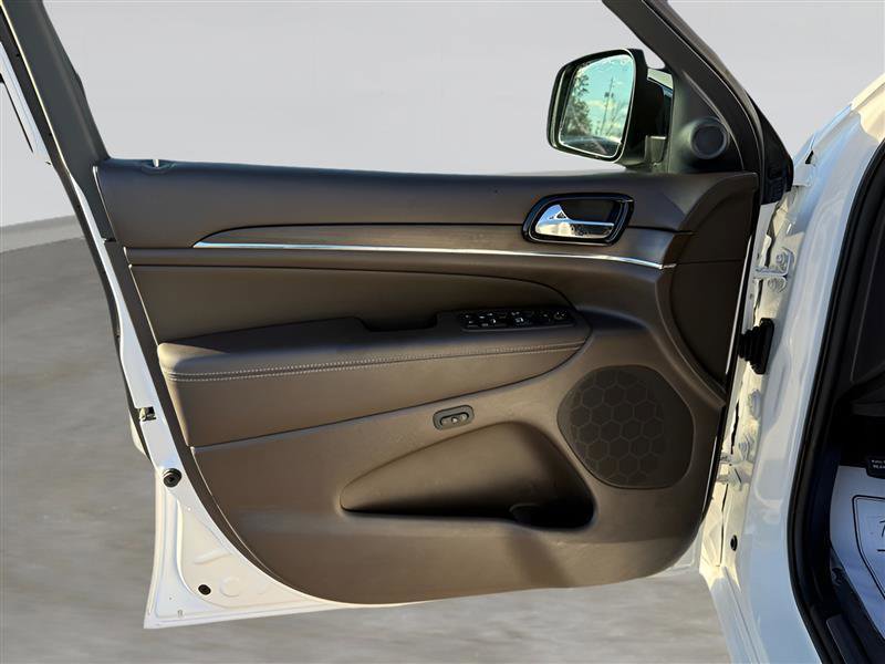 Used 2019 Jeep Grand Cherokee Overland RWD image 12