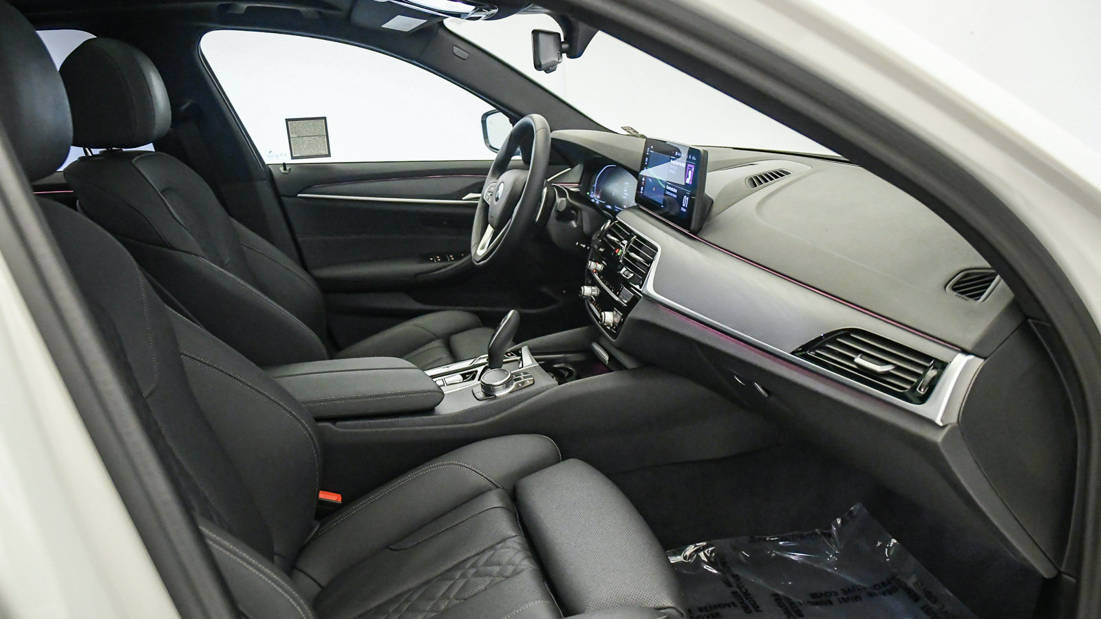 Used 2023 BMW 530i w/ Convenience Package RWD image 17