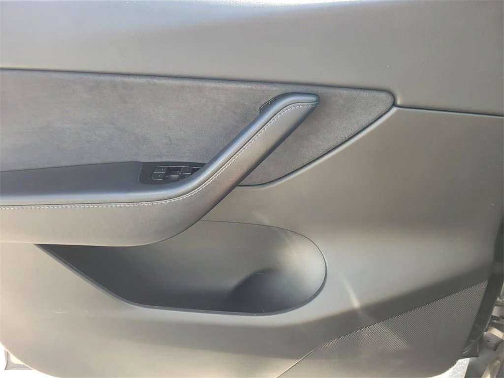 Used 2020 Tesla Model Y Long Range image 21