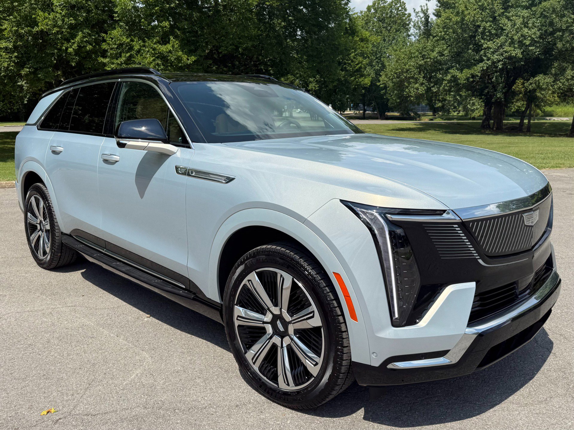 Used 2025 Cadillac Escalade IQ Luxury 2 image 1