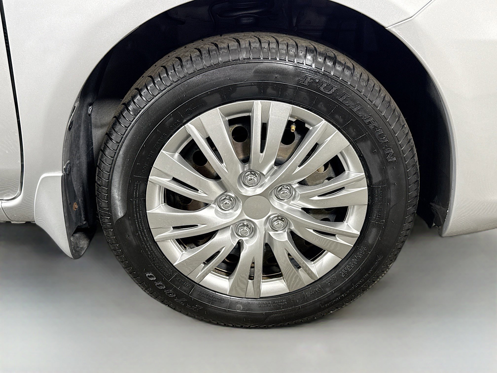 Used 2018 Nissan Versa S image 29