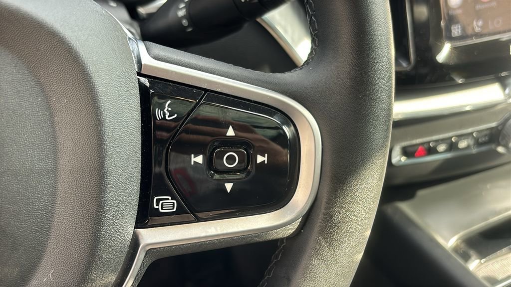 Certified 2025 Volvo XC60 B5 Plus AWD/4WD image 17
