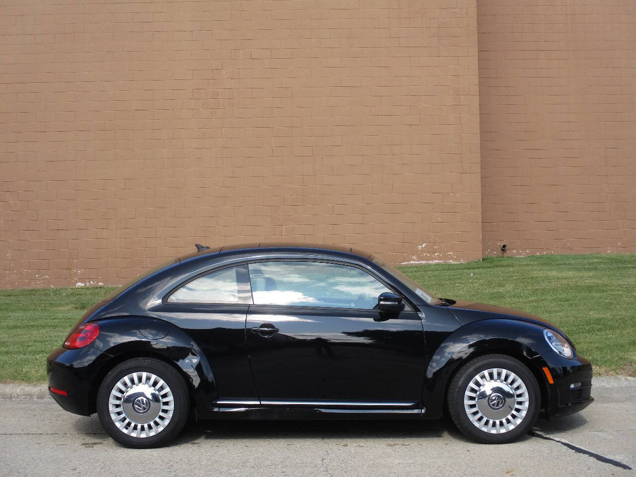 Used 2015 Volkswagen Beetle 1.8T FWD image 52