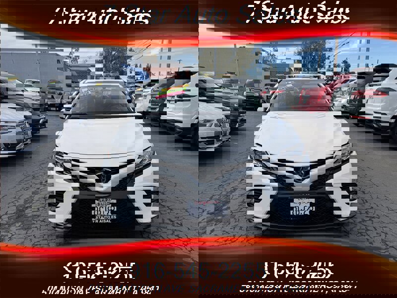 Used 2018 Toyota Camry SE image 2