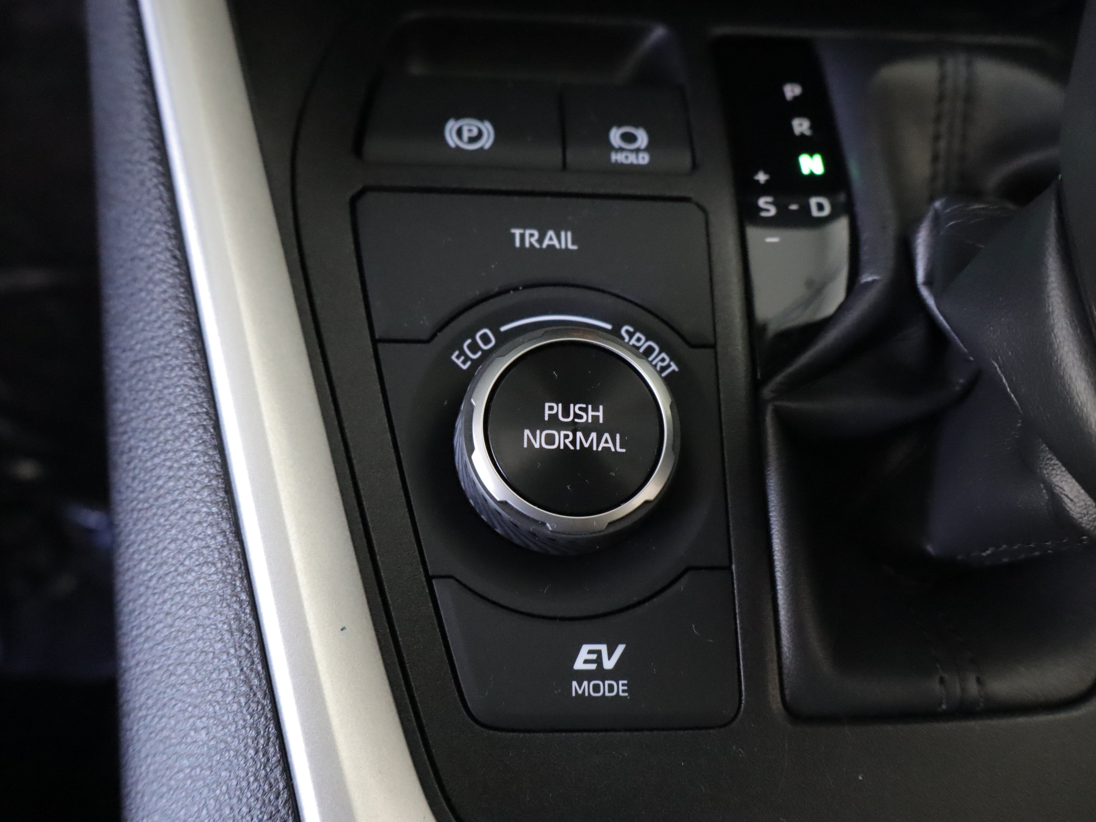 Used 2025 Toyota RAV4 XLE Premium w/ Weather Package AWD/4WD image 17