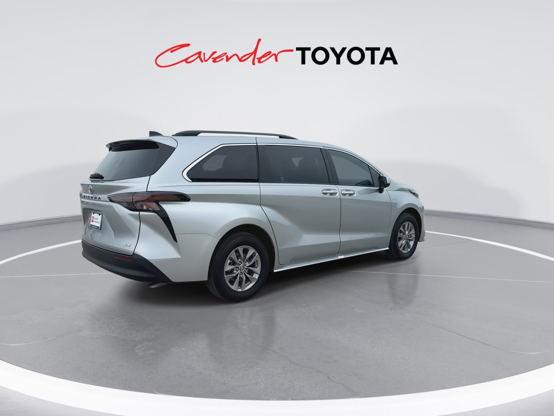 Certified 2025 Toyota Sienna XLE FWD image 8