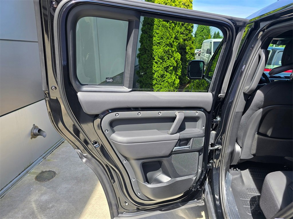 New 2025 Land Rover Defender 110 X image 24