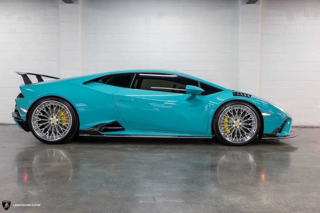 Used 2022 Lamborghini Huracan EVO RWD image 13