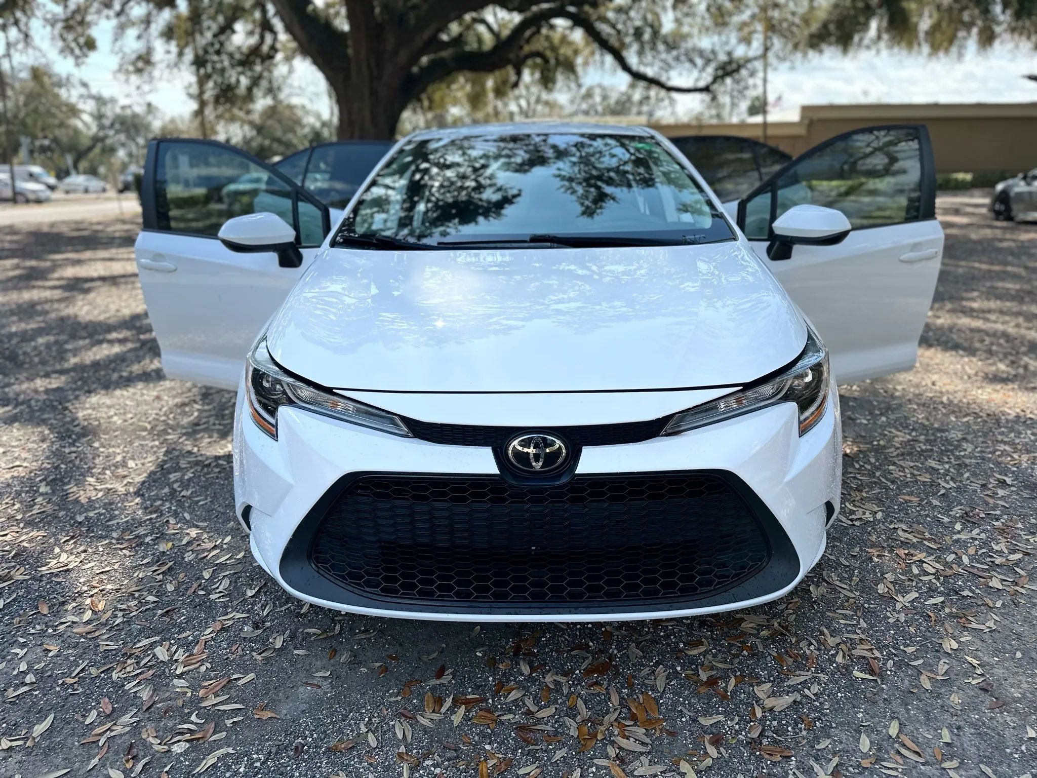 Used 2021 Toyota Corolla LE FWD image 2