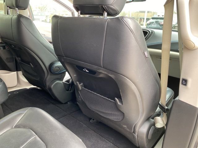 Used 2021 Chrysler Pacifica Touring-L FWD image 32