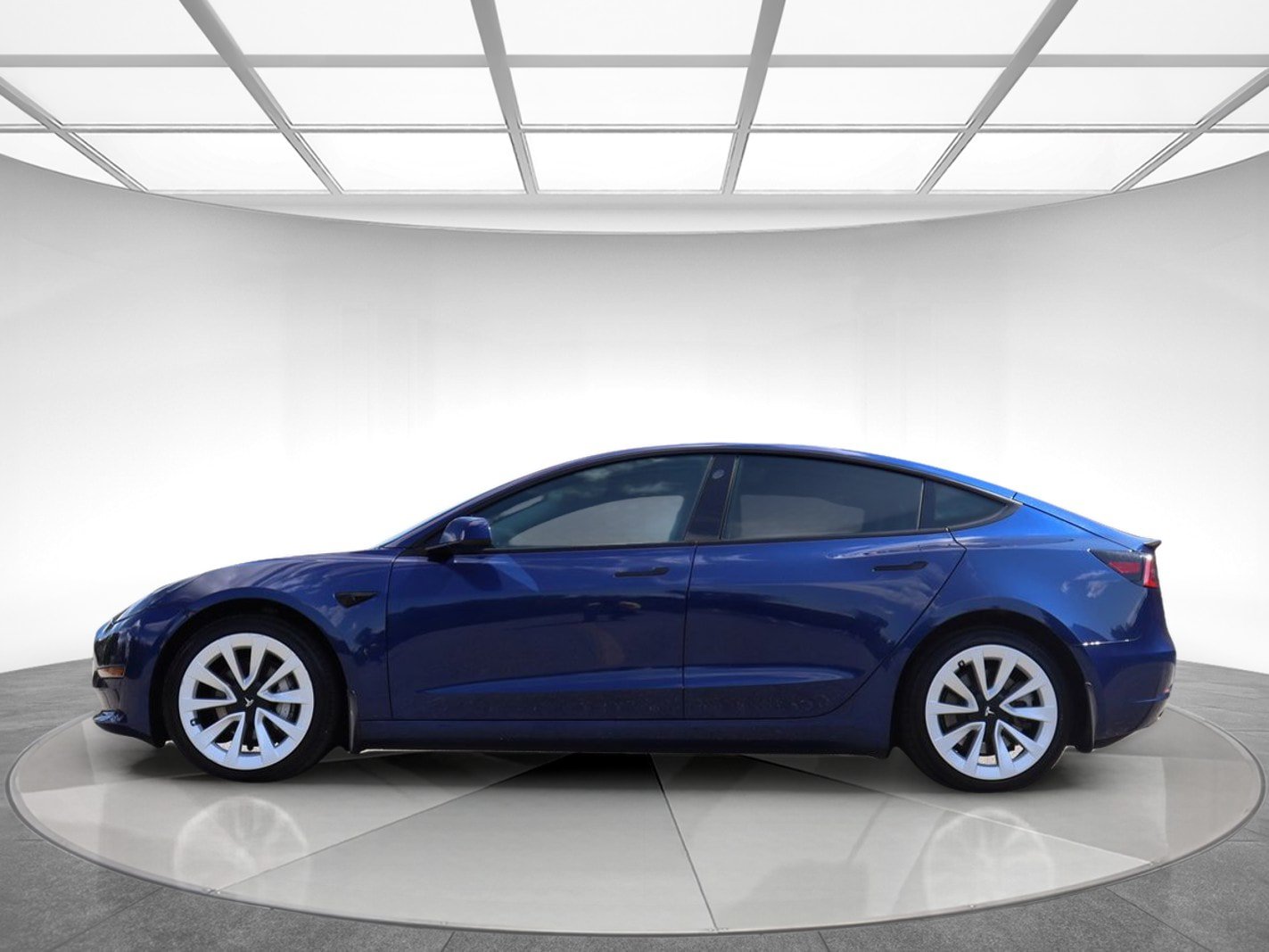 Used 2022 Tesla Model 3 Standard Range RWD image 4