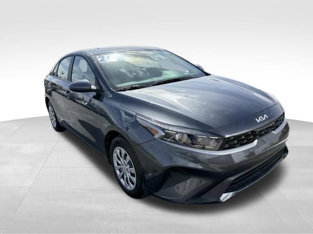 Used 2024 Kia Forte LX image 3