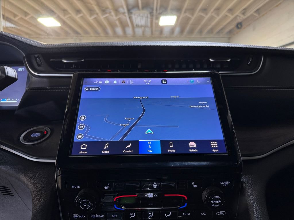 Used 2023 Jeep Grand Cherokee Limited w/ Black Appearance Package image 19